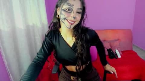 Snapshot of kymgiraldo8 chatting on October 27, 5:03 am Kym Giraldo online show from October 27, 5:03 am