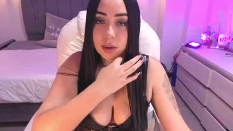  L A R A   online show from May 18, 8:37 pm