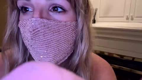 laceluxleather online show from March 4, 6:20 am