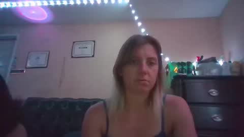 lady420777 online show from May 5, 6:38 am