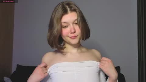 lady_birdd online show from April 13, 4:30 pm