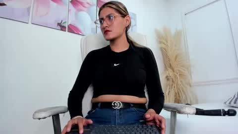 LADY  online show from January 18, 1:52 am