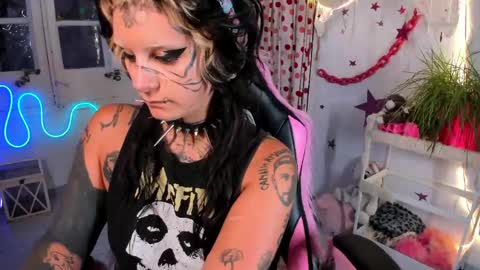 Mia online show from May 13, 7:08 pm