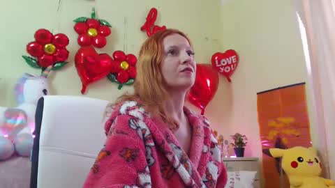 Snapshot of ladybigsmile chatting on February 14, 6:34 am Sima Ladybigsmile online show from February 14, 6:34 am