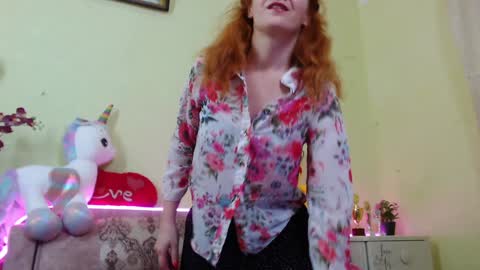 Snapshot of ladybigsmile chatting on February 7, 1:15 am Sima Ladybigsmile online show from February 7, 1:15 am