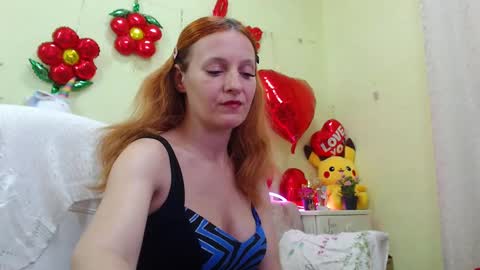 Snapshot of ladybigsmile chatting on February 24, 3:31 pm Sima Ladybigsmile online show from February 24, 3:31 pm