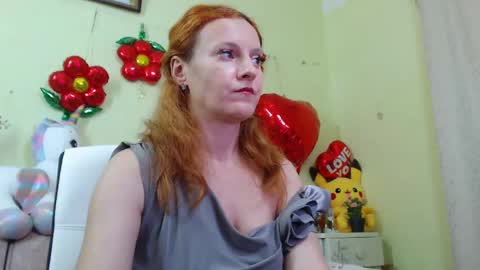 Snapshot of ladybigsmile chatting on February 28, 9:55 pm Sima Ladybigsmile online show from February 28, 9:55 pm
