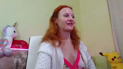 Snapshot of ladybigsmile chatting on February 9, 12:40 am Sima Ladybigsmile online show from February 9, 12:40 am