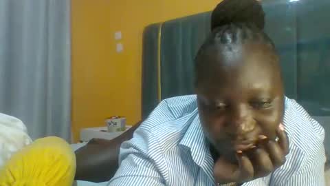 lindah32 online show from May 8, 1:20 am