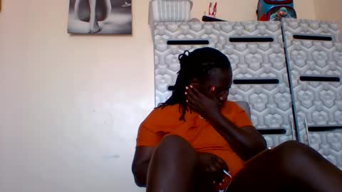 lindah32 online show from December 31, 12:15 pm