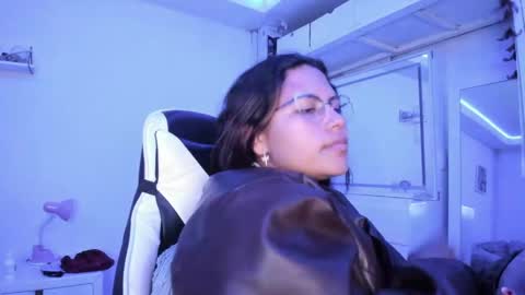  Lady  online show from May 14, 5:02 am