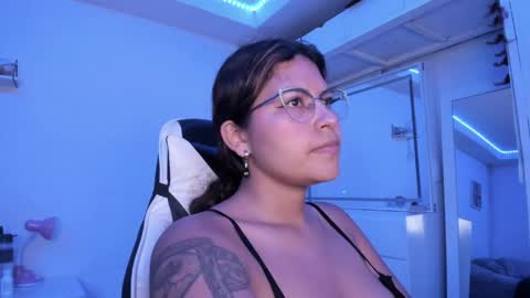  Lady  online show from May 13, 2:39 am