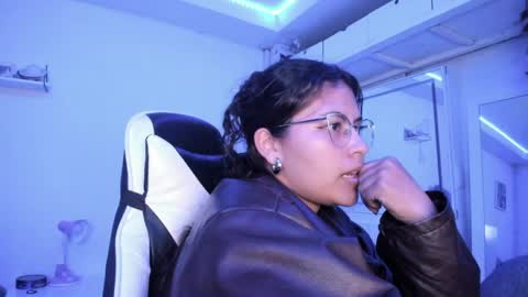  Lady  online show from May 23, 7:06 am
