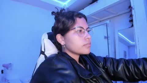  Lady  online show from May 5, 3:20 am