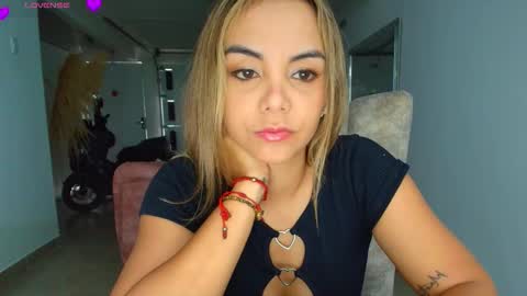 Hello im lady nice to meet you  online show from November 8, 8:47 pm