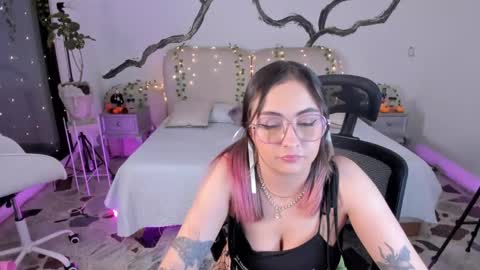 Lady  online show from October 27, 6:09 am