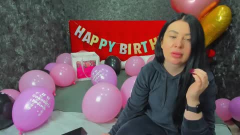 ladywow_ online show from February 9, 12:30 pm