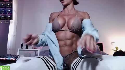 Lola online show from May 4, 5:50 pm