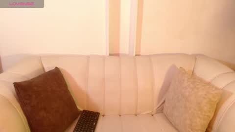 Laura online show from October 11, 7:38 pm