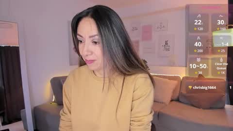 laly_dolce online show from October 1, 8:14 pm