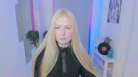 Laly online show from November 16, 4:51 pm