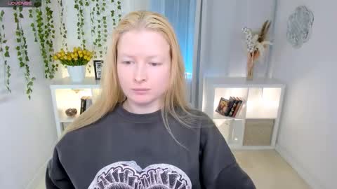 Laly online show from March 21, 7:46 am