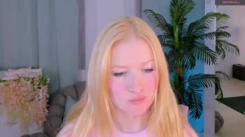 Laly online show from October 6, 4:56 pm