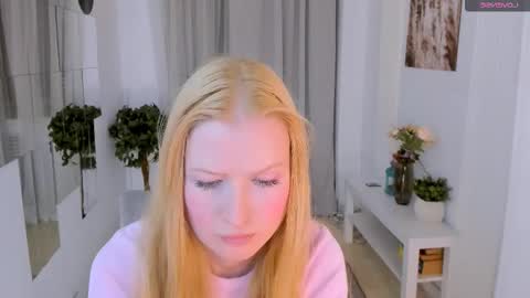 Laly online show from October 7, 5:39 pm