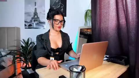  Lana  online show from May 12, 6:25 pm