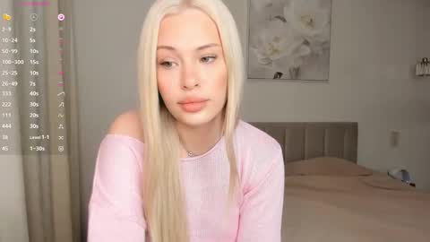 Snapshot of lana_mazy chatting on October 22, 3:44 am Lana online show from October 22, 3:44 am