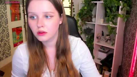 Snapshot of lana_moon__ chatting on October 21, 9:24 am Lana online show from October 21, 9:24 am