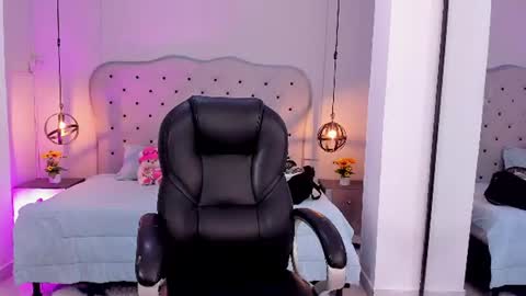 lana_rhoaades online show from July 16, 12:10 pm