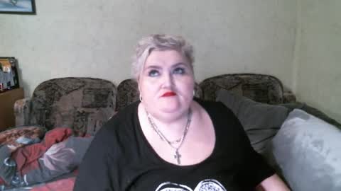 lanacat555 online show from March 5, 8:01 pm