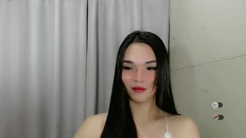 lanawyatt_ online show from December 10, 3:44 pm