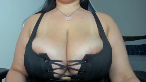 Snapshot of lannasantiago chatting on March 4, 9:43 pm Lanna online show from March 4, 9:43 pm