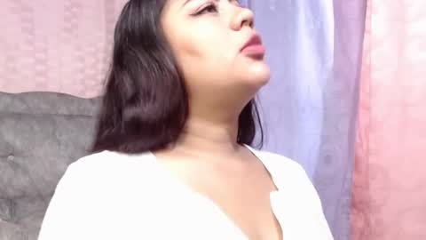 lapeligrosa_ online show from January 6, 12:35 pm