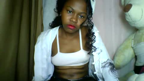 lara_belle online show from May 6, 10:36 pm