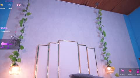 Hello Guys I am Lara Giraldo  WELCOME To my room online show from December 10, 5:07 am