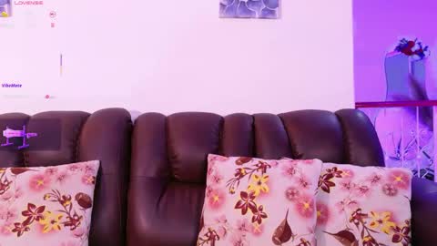 Hello Guys I am Lara Giraldo  WELCOME To my room online show from May 18, 11:44 pm