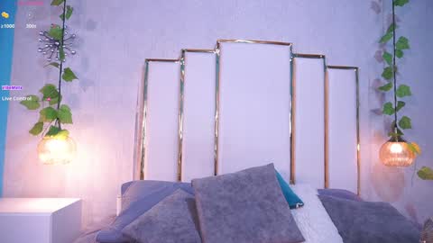 Hello Guys I am Lara Giraldo  WELCOME To my room online show from December 6, 4:03 am