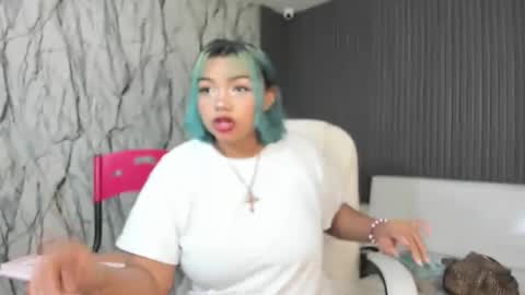 Lara online show from November 12, 3:10 pm