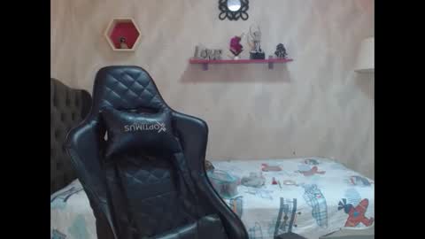 Lara online show from October 27, 6:24 pm