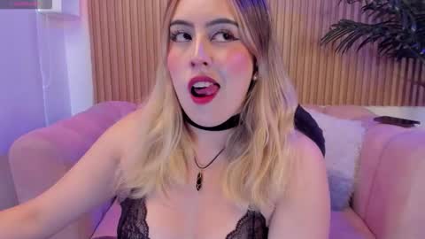 Laura online show from January 18, 7:54 pm