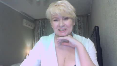 laramrs online show from February 8, 4:00 pm