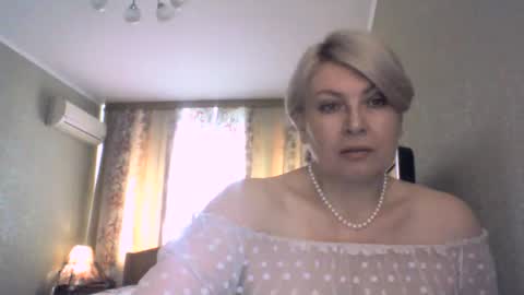 laramrs online show from May 11, 9:11 am