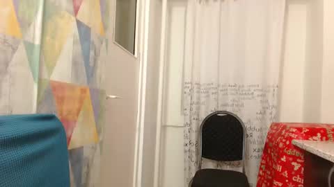 Snapshot of larataylorrr chatting on January 10, 10:46 pm larataylorrr online show from January 10, 10:46 pm