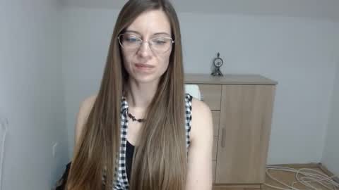 larawinters online show from February 8, 8:53 pm