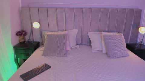 larra_scott_ online show from September 23, 8:18 pm