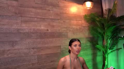 Snapshot of latinaloco chatting on September 10, 5:24 pm Latina online show from September 10, 5:24 pm