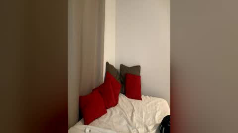 latinamystique online show from June 27, 7:09 am